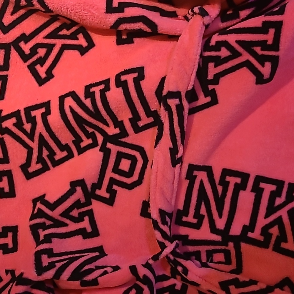 Pink Robe - Picture 3 of 3
